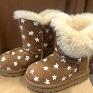 Girl Ugg Star Boots